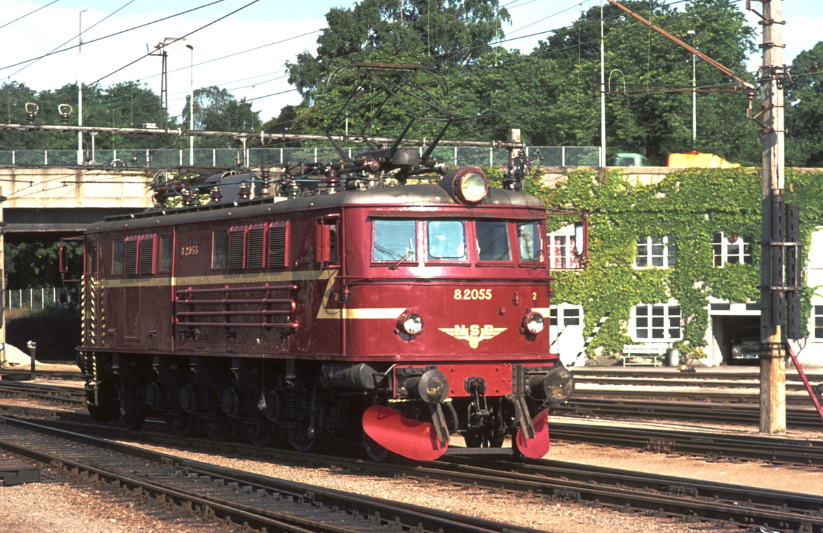 NSB elektrisk lokomotiv El 8 2055 i Kristiansand.