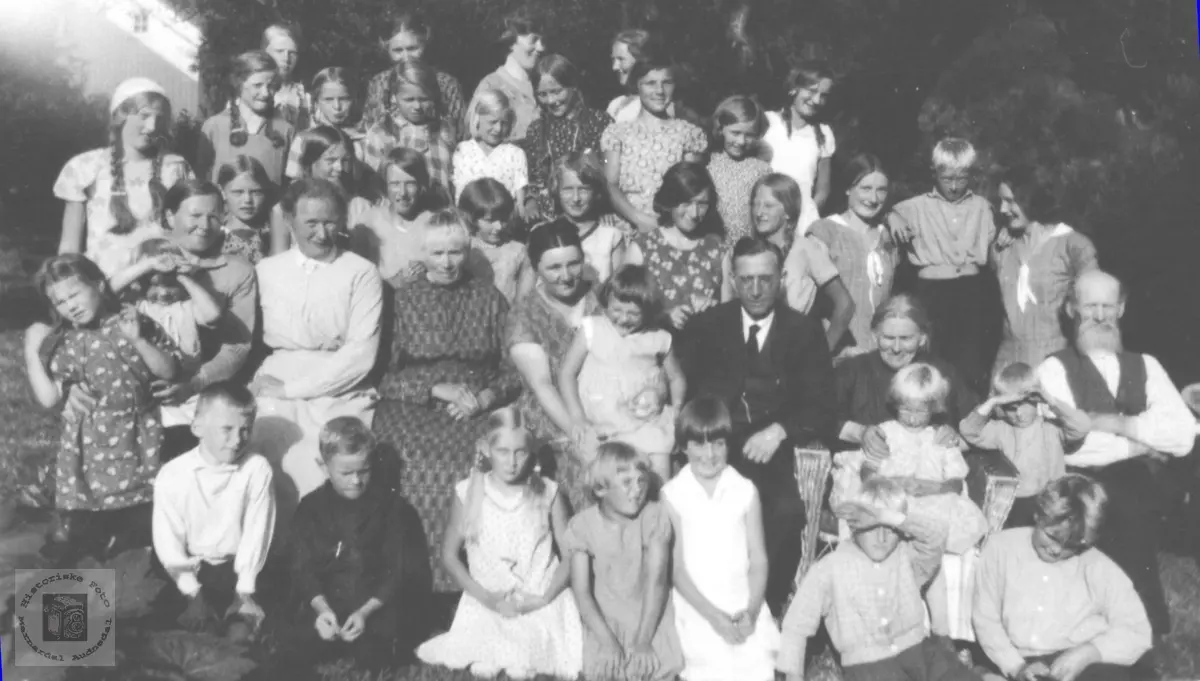 Barneforeningen "Erika" på Øyslebø i 1932