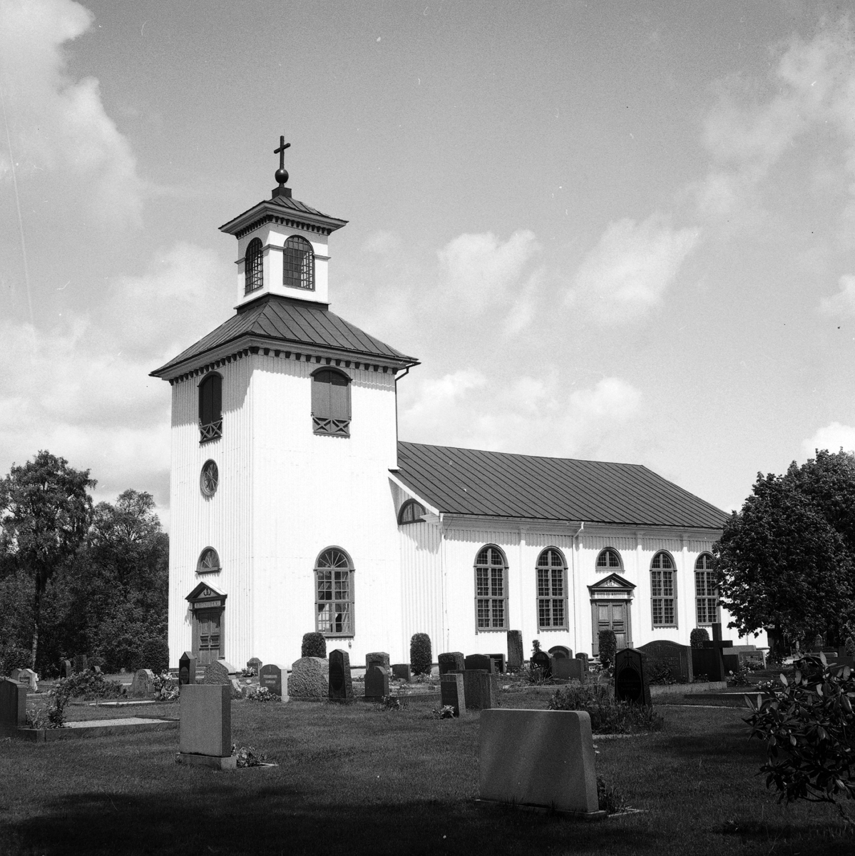 Mjöbäck kyrka