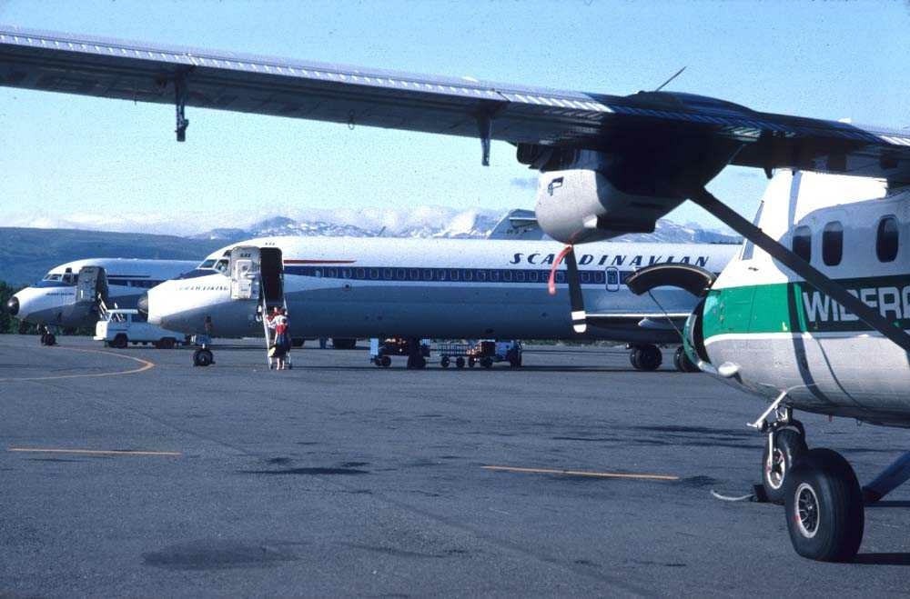 Lufthavn/flyplass. Tromsø/Langnes. To DC-9 fra SAS og en DHC-6-300 Twin Otter fra Widerøe parkert.


































































































































































































































































































































































































































































































































































