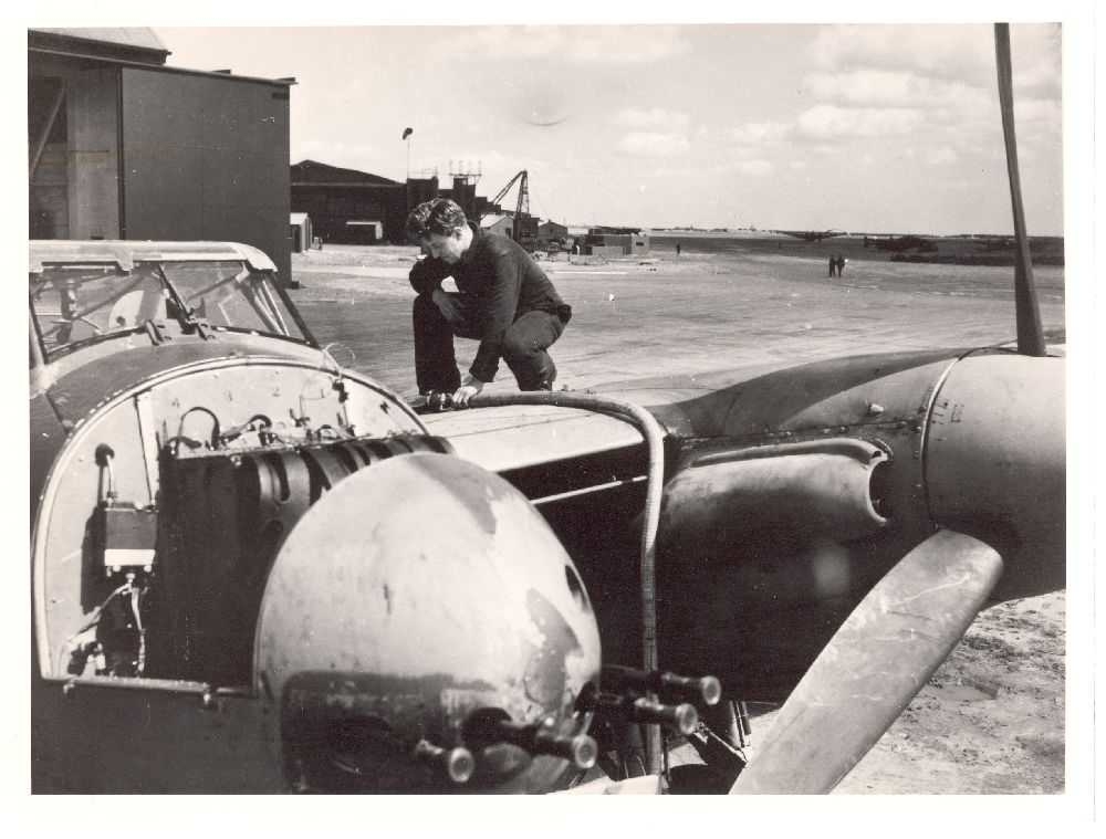 Fly på bakken. De Havilland Mosquito F Mk.II