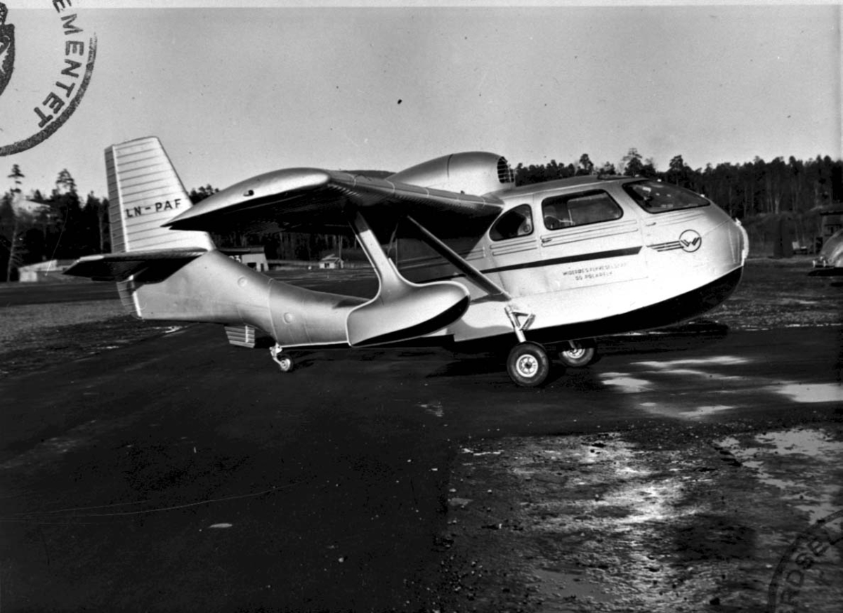 Sjøflyhavn, 1 fly på bakken  Republic RC-3 Seabee LDB 180 LN-PAF fra E. S. Thofte & Co Oslo.
