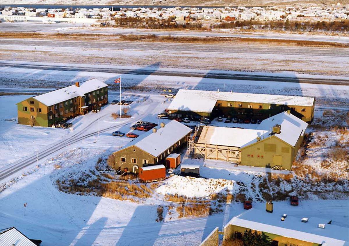 Luftfoto.    Bygninger Bodø hovedflystasjon.