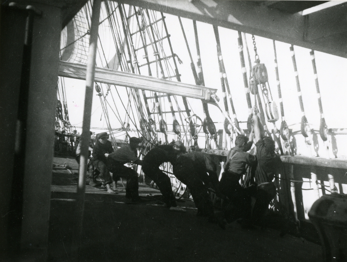 "Last pull" i kryssmärsfallet ombord på 4-mastbarken Beatrice den 8 oktober 1927