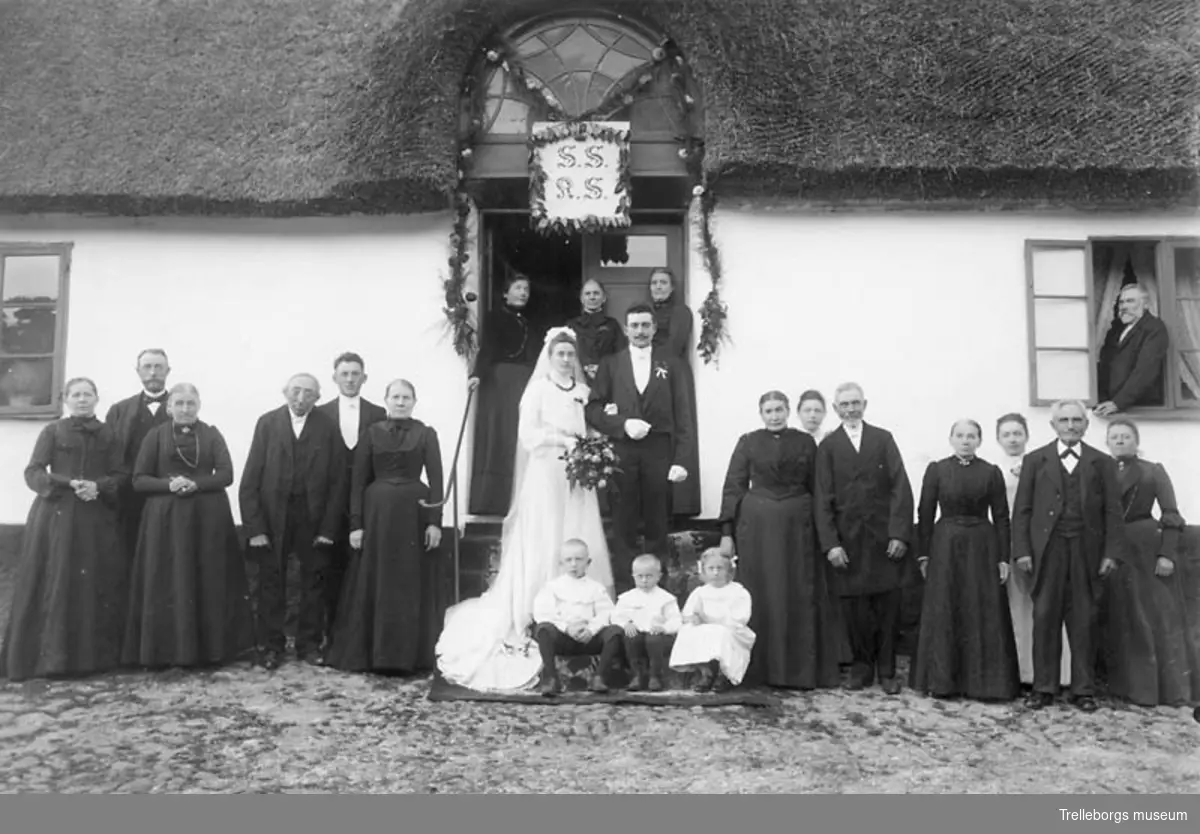 Bröllop på gården Akslunda i Fjärdingslöv.(se PAM 4425) Negativ 18x24  70:1846.