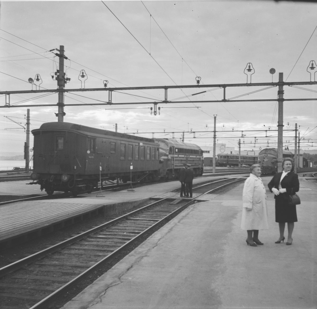Tog til Brumunddal på Hamar stasjon.