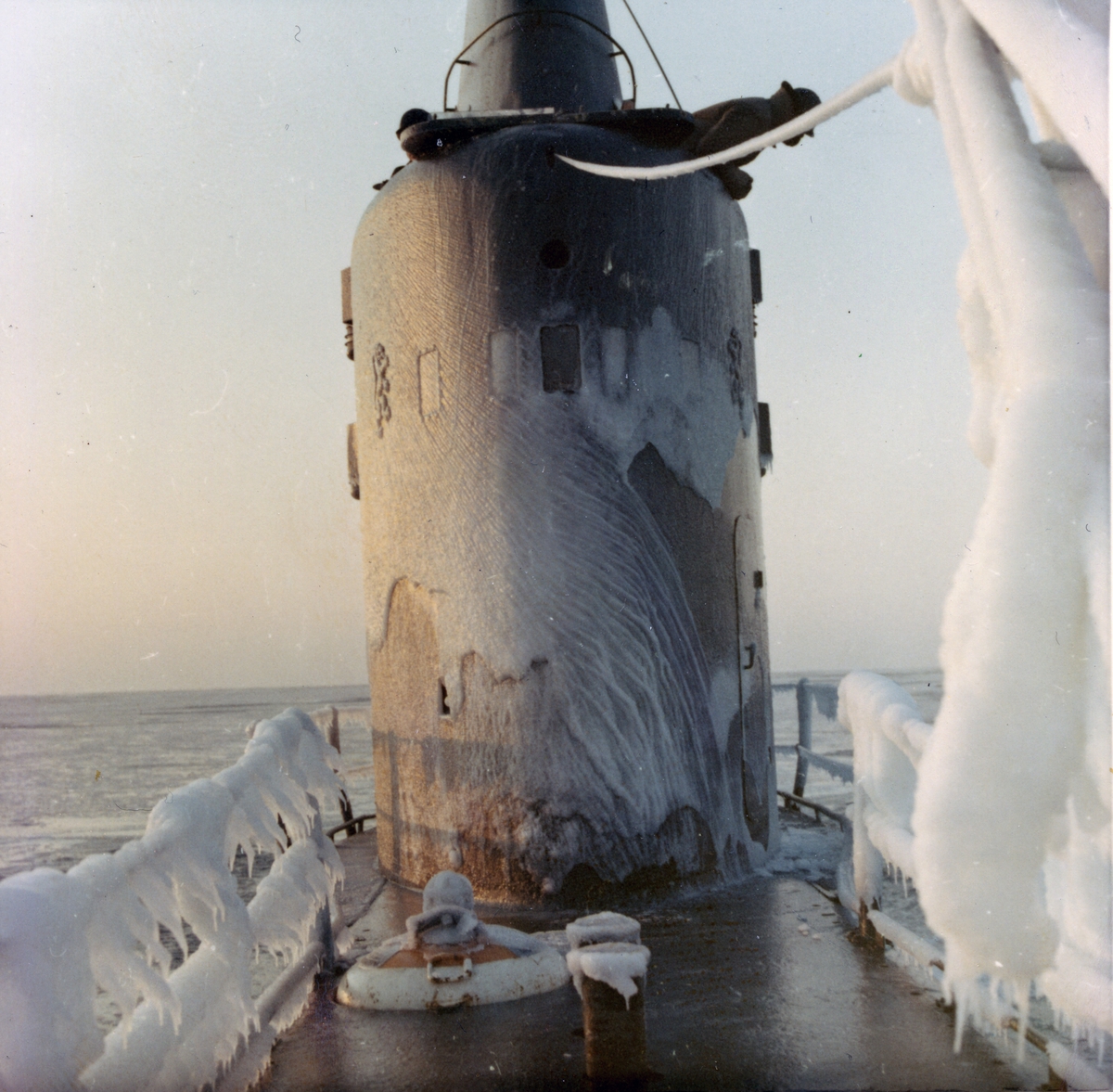 Ubåten Vargen på väg till Karlskrona vintern 1967