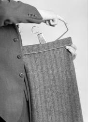 Demonstrasjon av buksehenger, fotografert for kapt. Knudsen