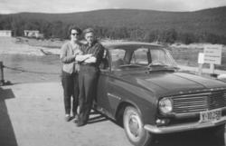 På ferga over Tanaelva ved Utsjok i 1963 - Ragnhild og Fritz