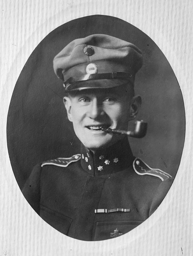 Porträtt av löjtnant Einar Lundborg, militär flygförare.