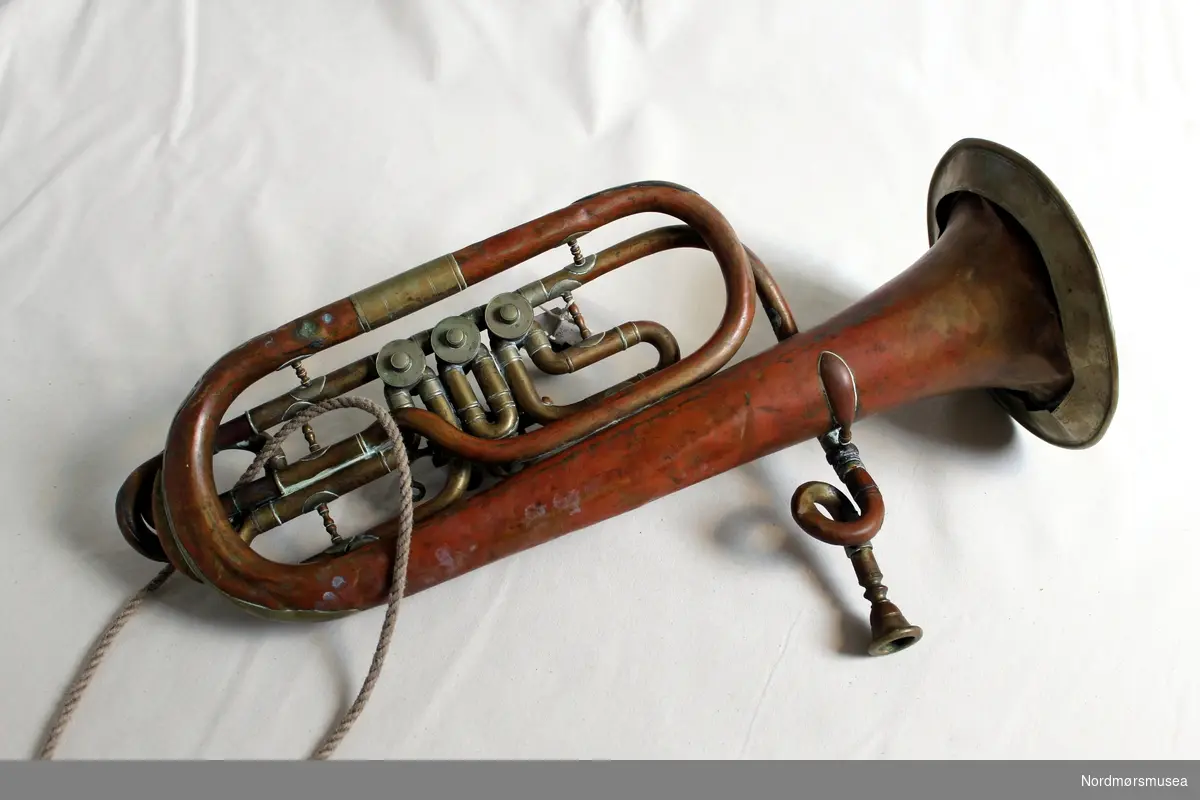 Typen oppstod i Østerrike ca. 1830. Sannsynligvis i Stangvik hornmusikk fra ca 1900, Håndlaget på et lite verksted.

3 ventiler