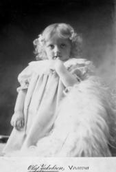 Portrett av Sigrun Mack fra Tromsø. Født 01.09.1902. Hun død