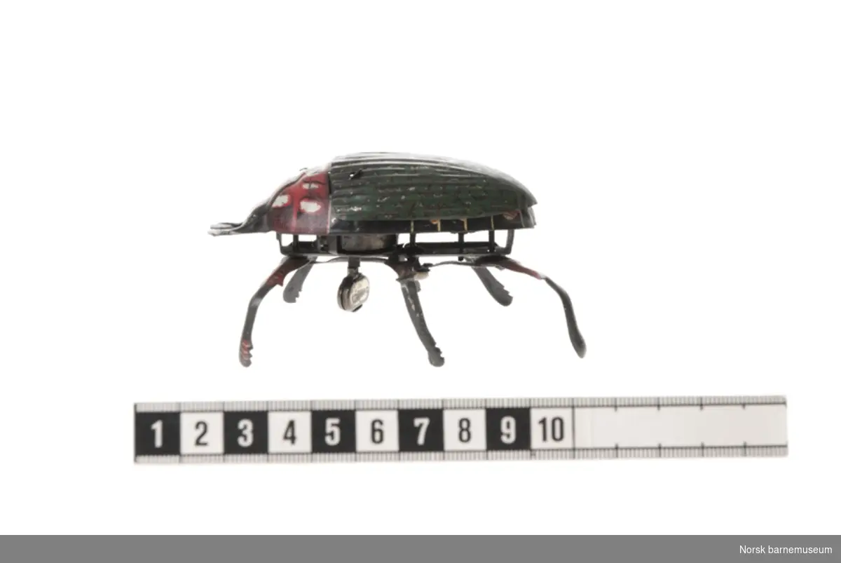 En trekkopp bille fra Lehmann med 6 ben og to følehorn.