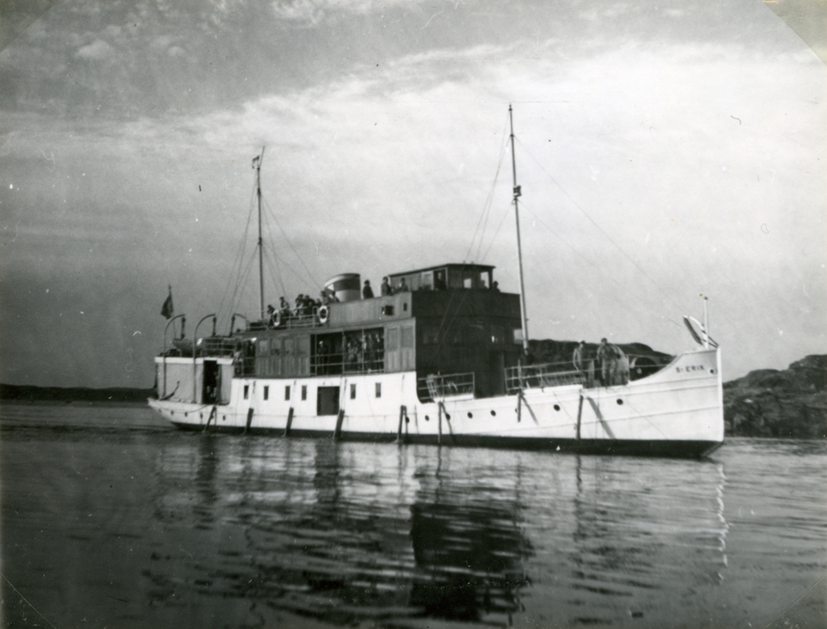 Fotodatum 27/7 1952. Fartyget lämnar Fiskebäckskil.