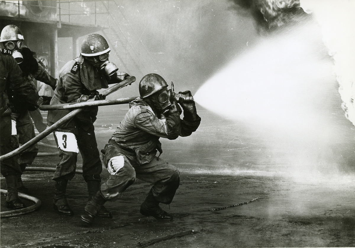 Kustflottans patrulltävling 1963. Eldsläckning.