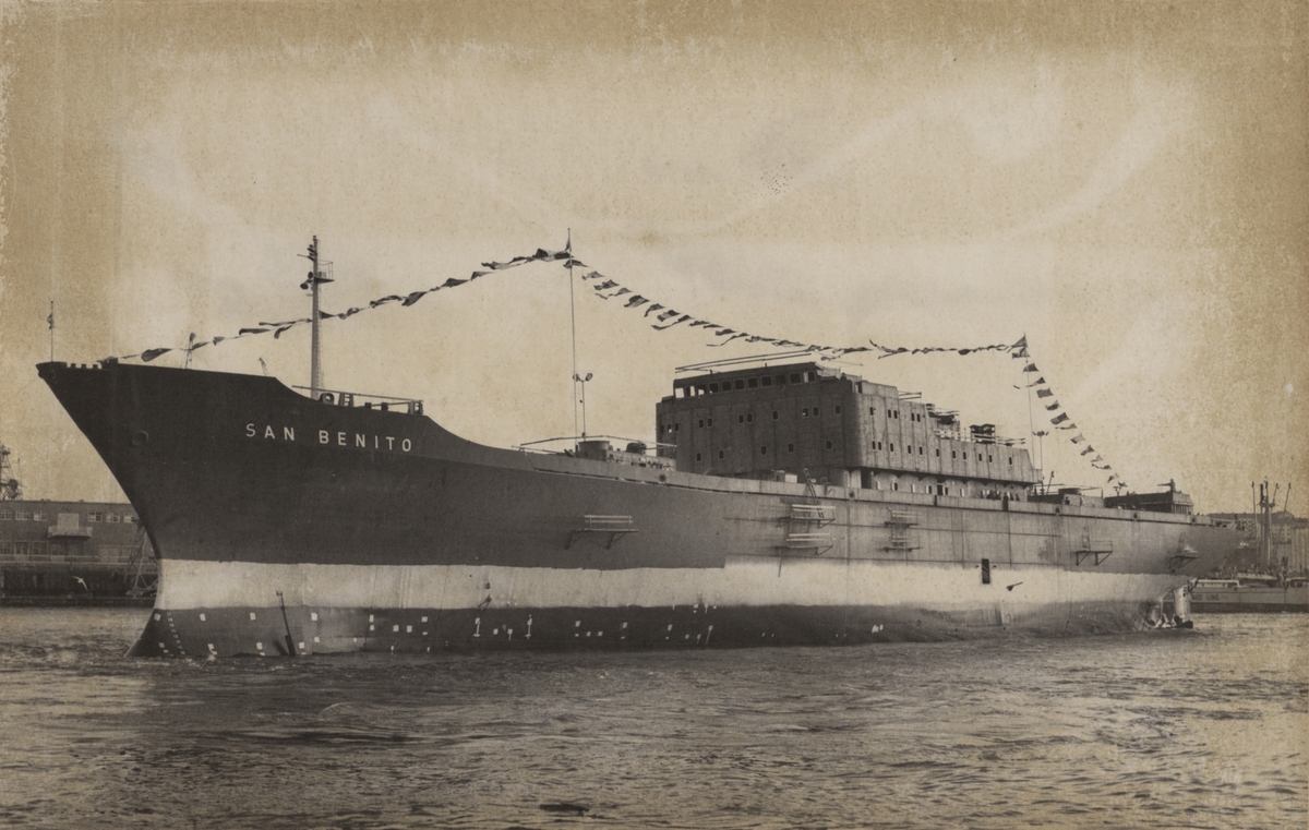 Foto visande kyllastmotorfartyget "SAN BENITO" på 8400 tons d.w., som den 30 oktober 1967 sjösattexs vid Eriksbergs Mek. Verkstads AB, Göteborg, beställt av Salénrederierna AB, Stockholm [...]