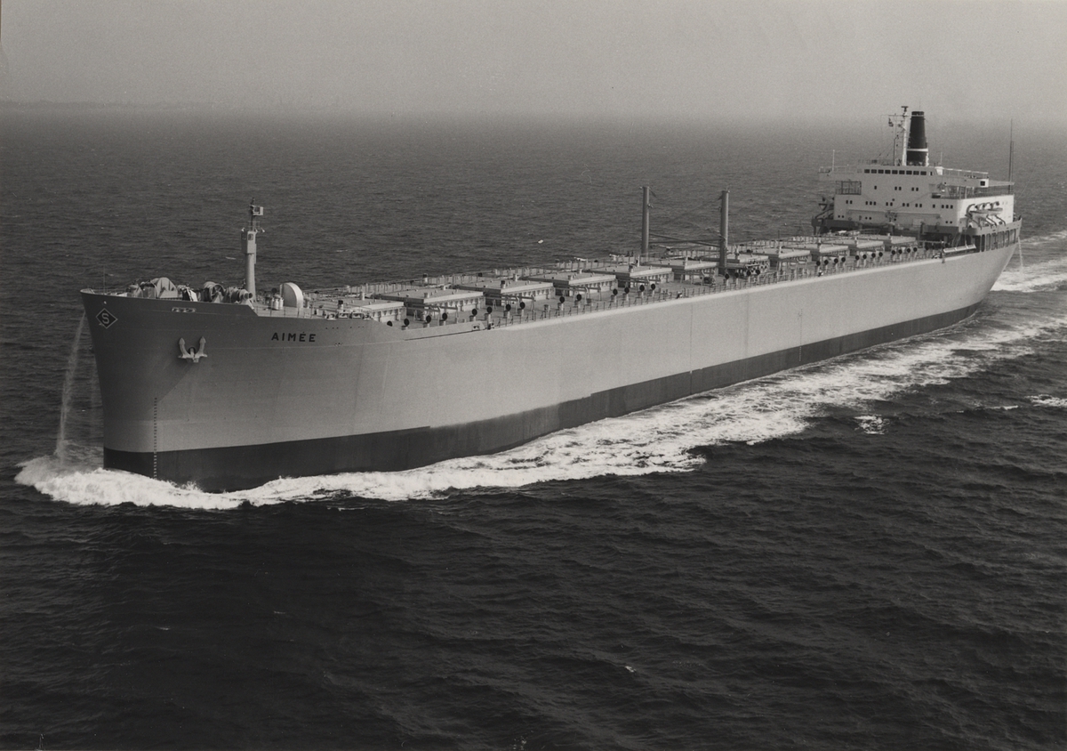 Foto visande det från Kockums Mekaniska Verkstads AB, Malmö, den 2 augusti 1967 levererade kombinerade bulk- och tankfartyget "AIMÉE"...