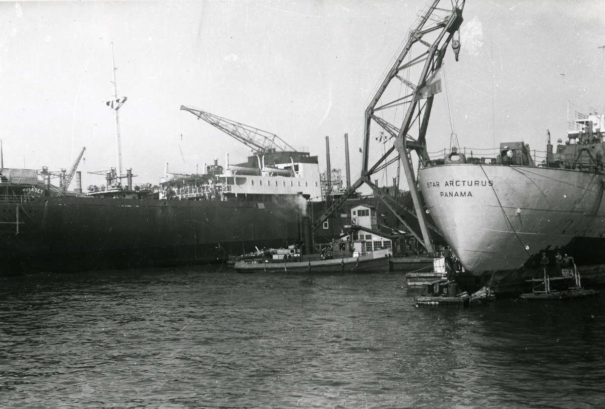Lastfartyget STAR ARCTURUS vid Lindholmens varv i Göteborg i maj 1948.