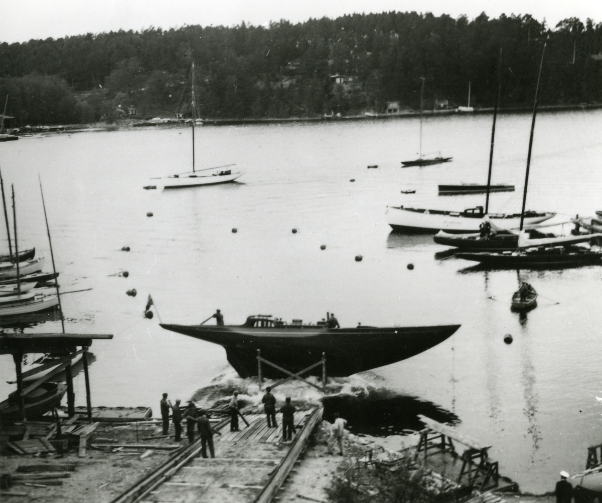RAGNAN sjösätts 1938 på  Neglingevarvet.