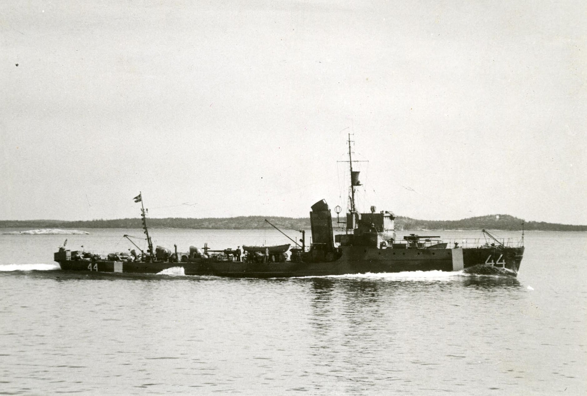 Eskortfartyget Väktaren (f.d. vedettbåt).