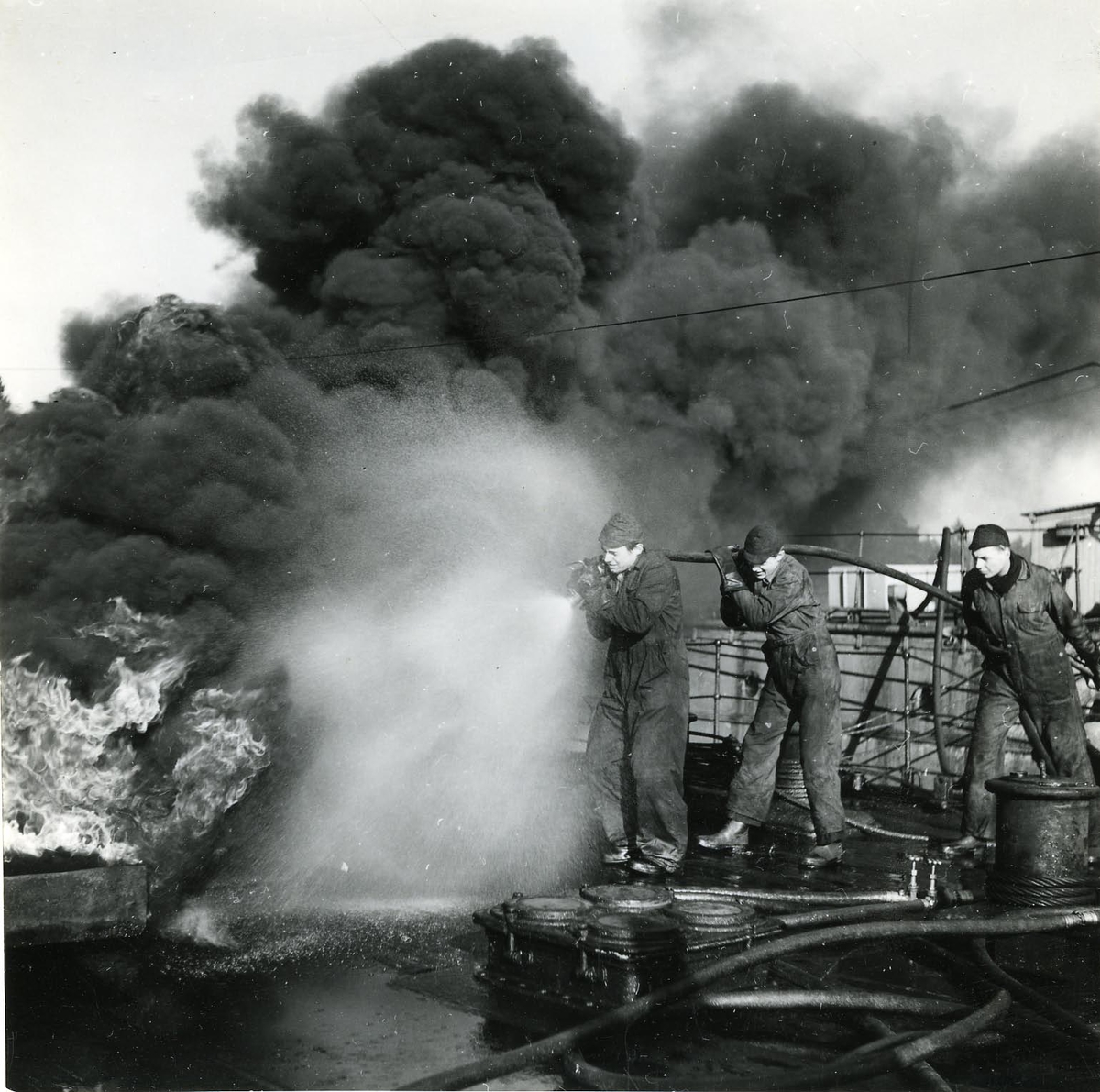 Brandsläckning på f.d. pansarskeppet Wasa, mars 1953.
