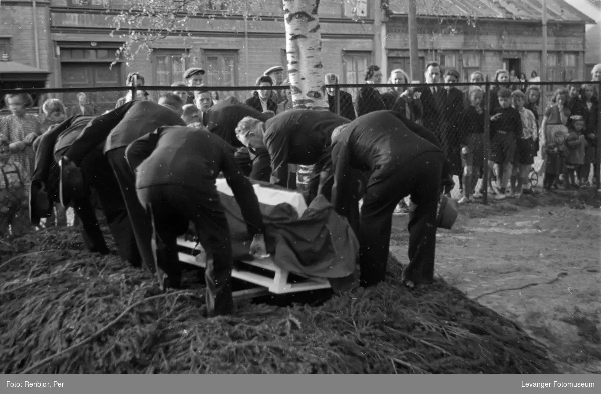 Flytting av levningene til  russiske, sovjetiske krigsfanger fra Moan i Levanger til Levanger kirkegård.