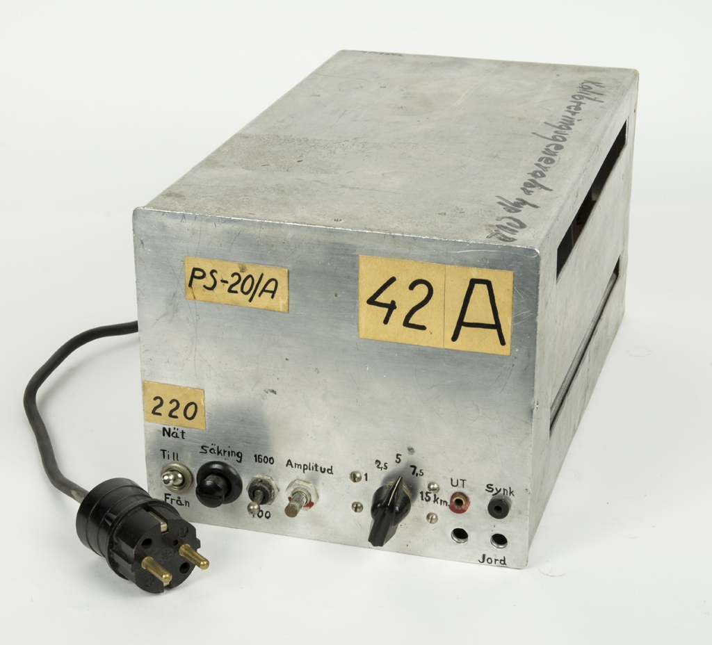 Kallibreringsgenerator PS-20/A typ CVA med tillhörande elkabel.