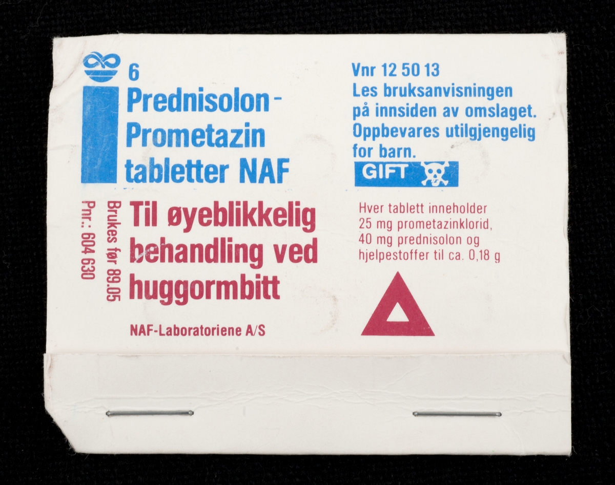 Tabletter innpakket i metallfolie med utvendig pappemballasje. Giftmerke og varseltrekant