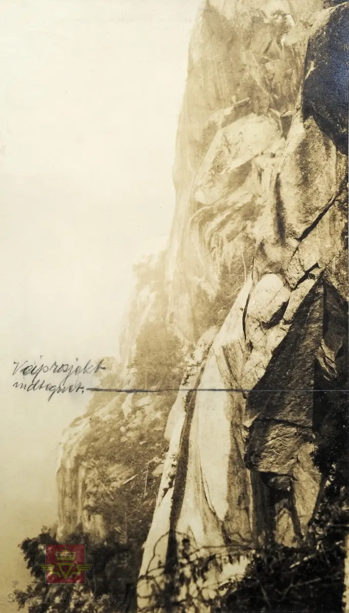 "Veianlæg". Veganlegg Tyssedal - Espe. Skrevet med blyant på bildet: "Veiprosjekt indtegnet". Fjellparti utenfor Tyssedal september 1922.
