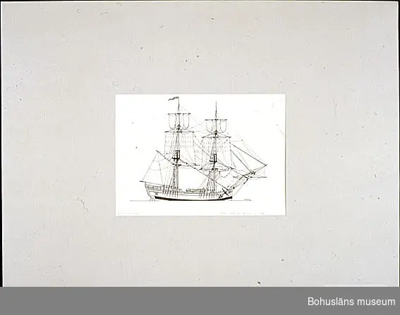 Montering/ram: Passepartout av tunn grå kartong; 55 x 66 cm, Snaubriggen Gustaf Adolph, byggd 1783 i Kalmar.
Övrig historik se UM72.26.001.