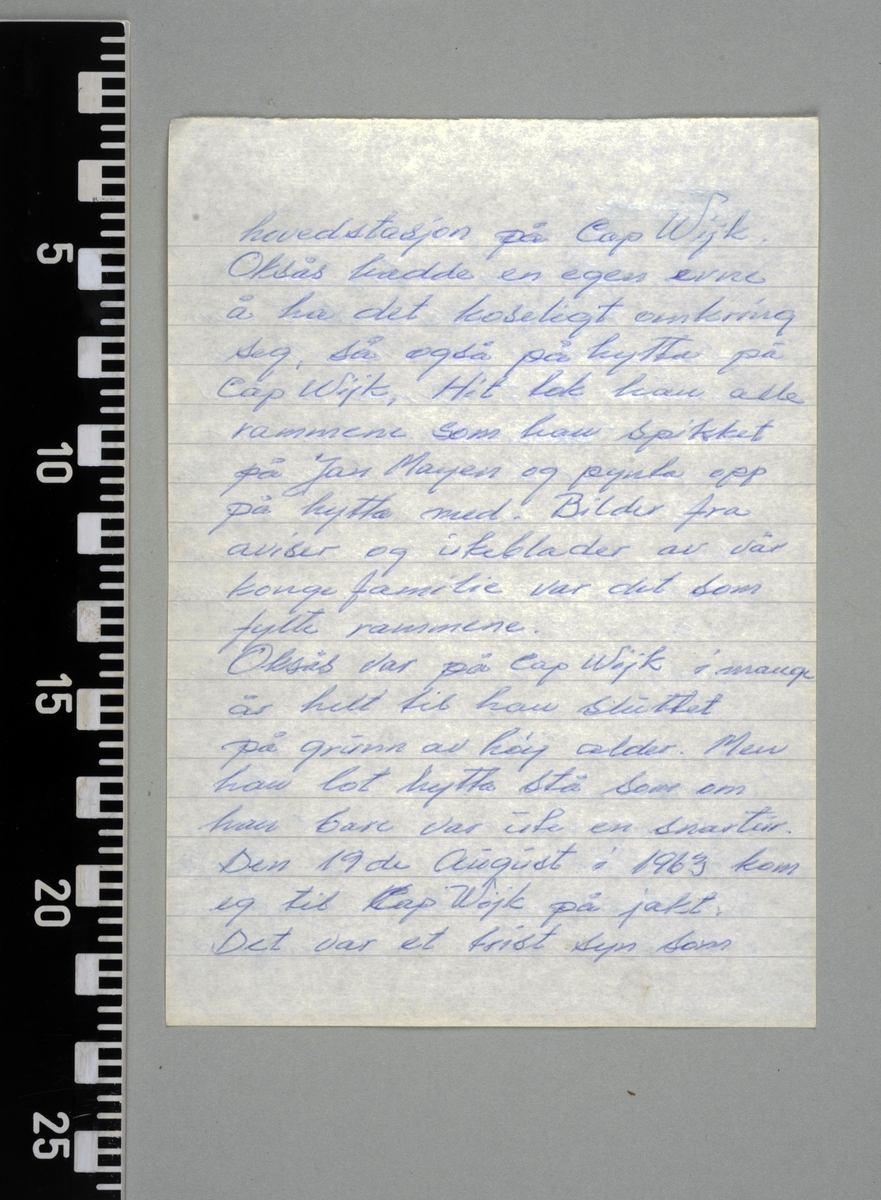 Konvolutt med to linjerte ark med håndskreven tekst.