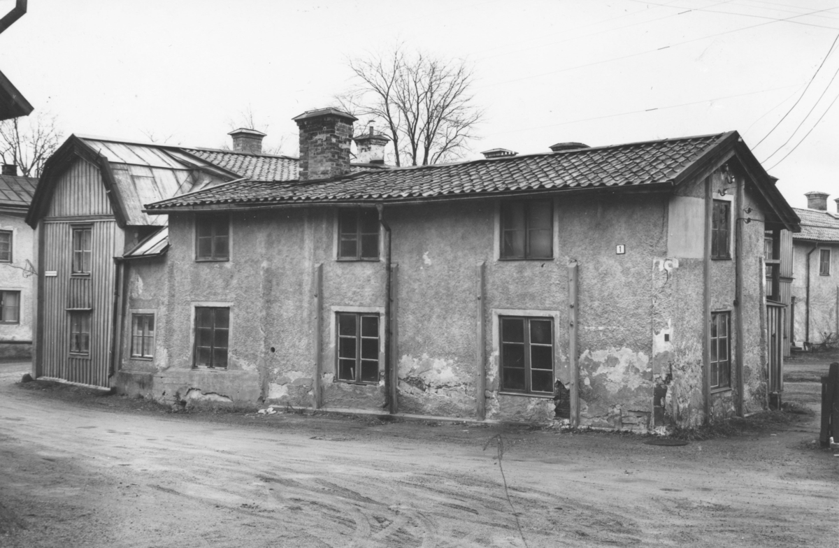 Enköping, Munksundet, kvarteret Garvaren nr 1, gamla garvargården mot söder från Hantverkaregatan