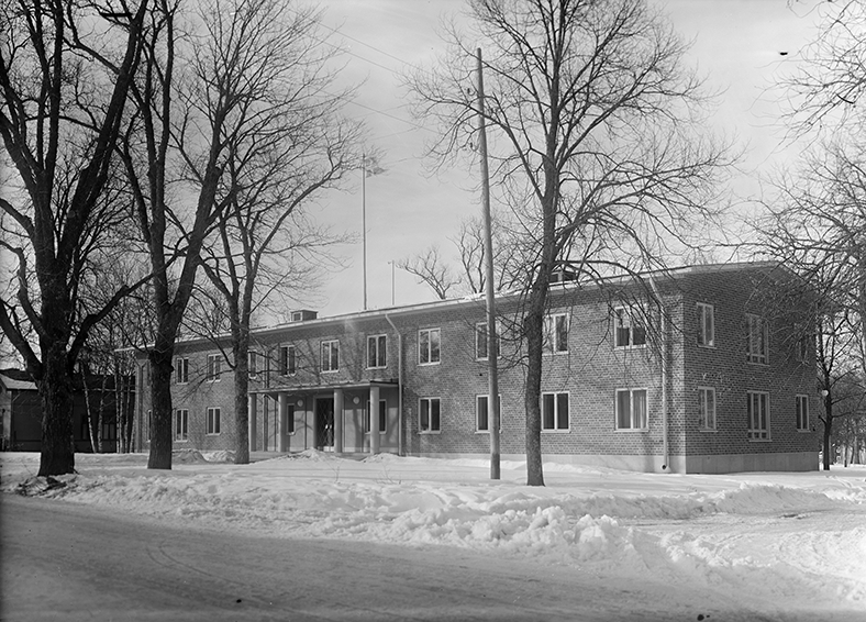 Kanslihuset på F 3 Malmen, 1941. Exteriör.