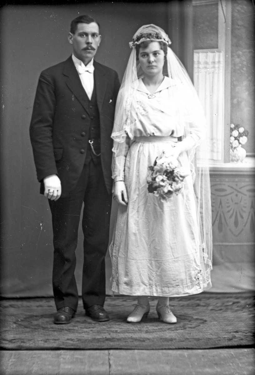 Brudebilde av Sigvald S. Lyngholm med kone.
