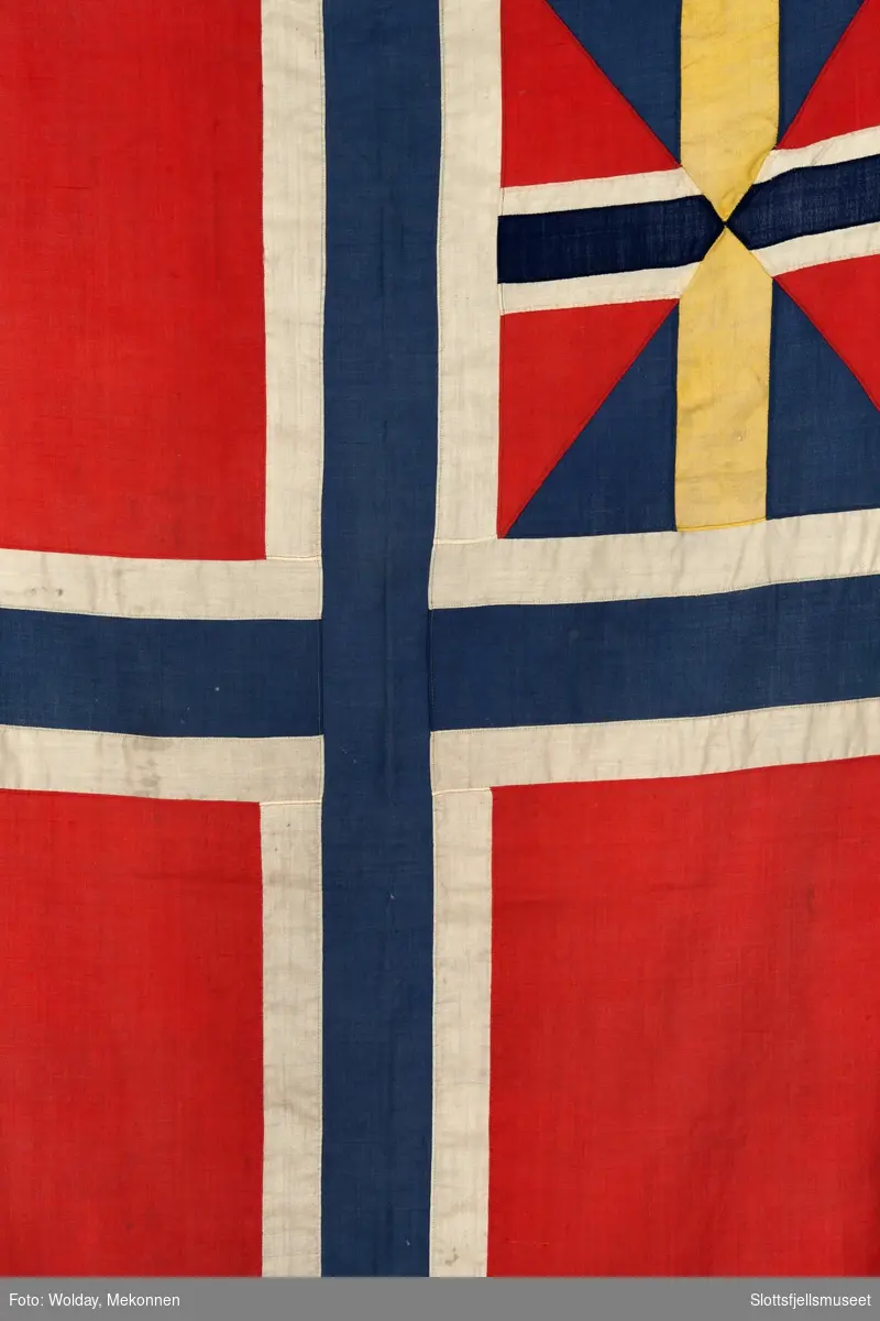 Flagg, norsk, med unionsmerke i hjørnet.