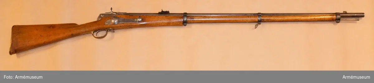 Grupp E II f.
Tändnålsgevär fm/1866, system Hagström. Kaliber 12,6 mm (12,17 mm?).
Märkt Norsk Frivillige skarpskytte Corps.