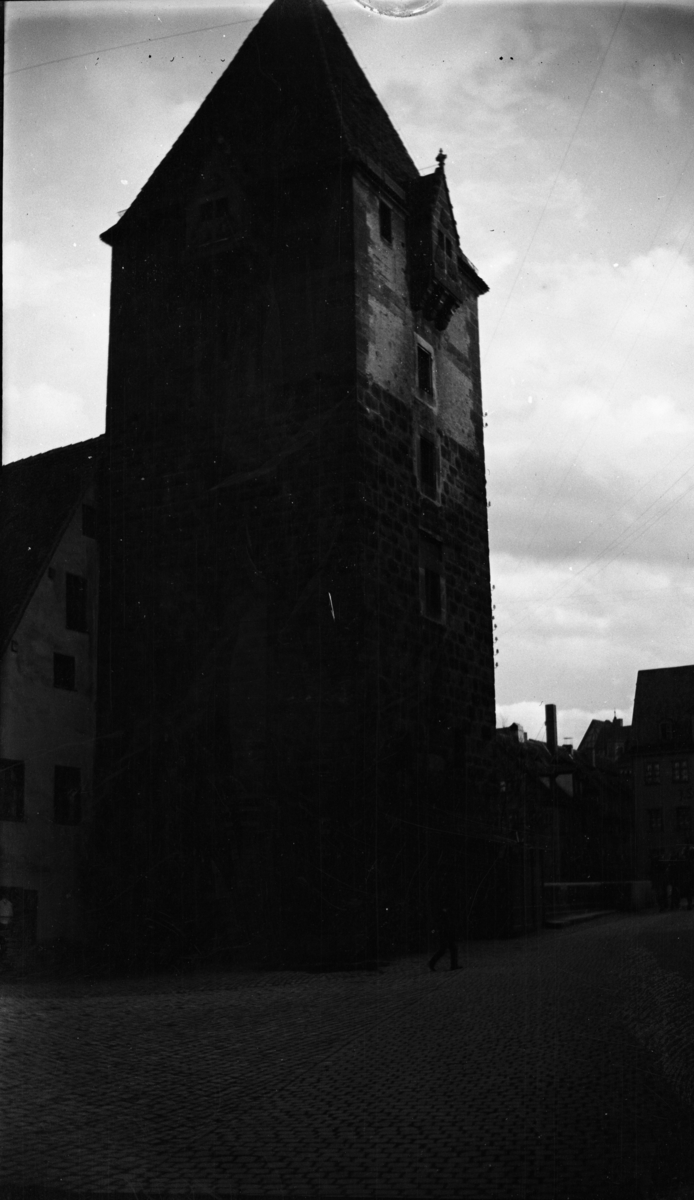 Fotoarkivet etter Gunnar Knudsen. Bybilde, bildet er tatt i Nürnberg, Tyskland