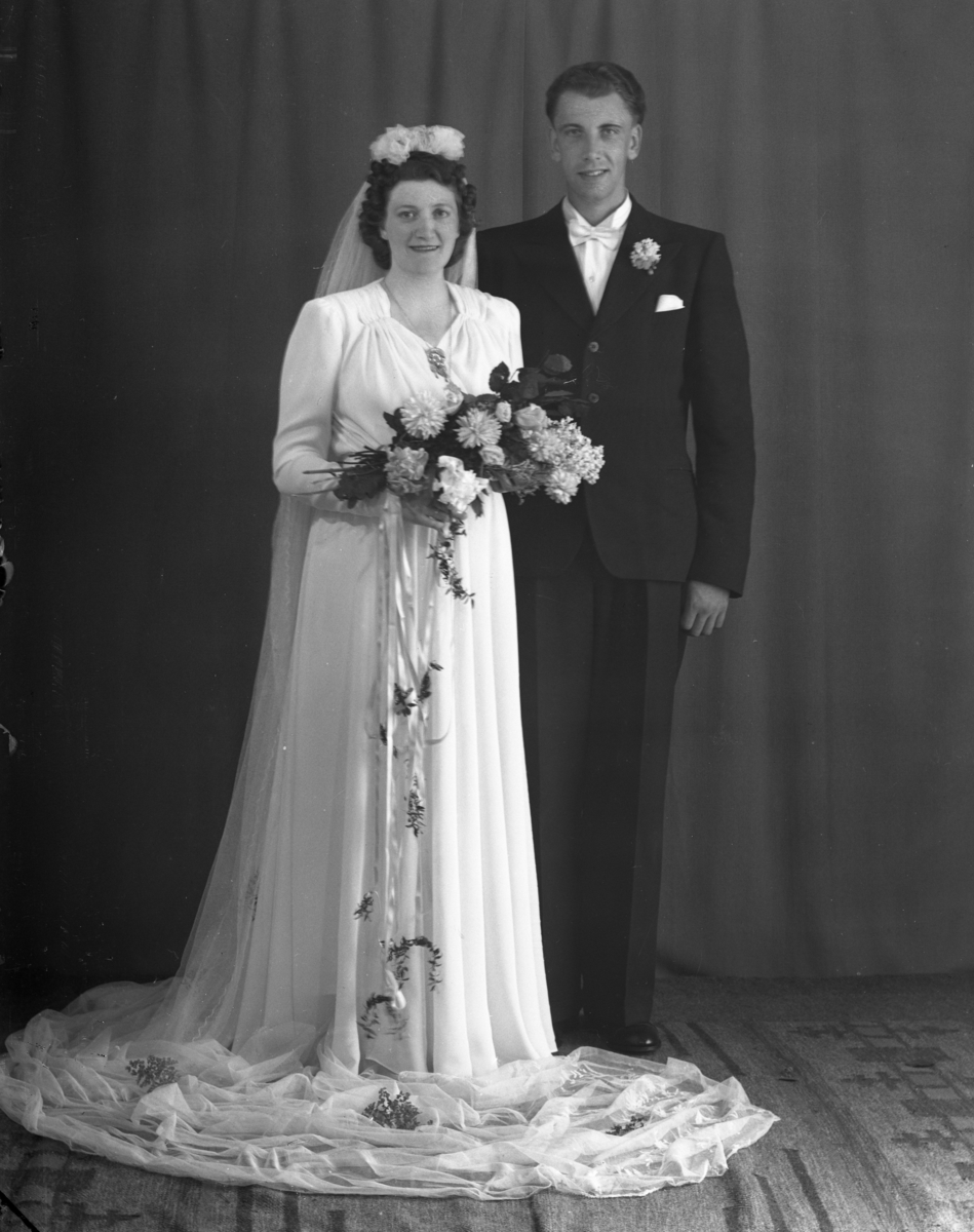 Bryllupsbilde av Martin Conrad Larsen og Borghild Jordheim.