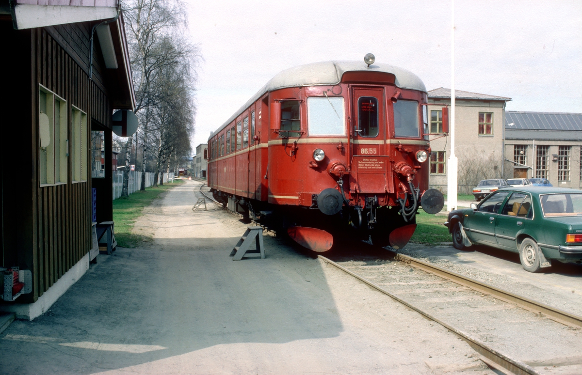 Persontog for jernbanepersonale mellom Marienborg og Trondheim. På Marienborg hadde NSB store anlegg med bla. lokomotivstall, lokdriftsadministrasjon, opplæringslokaler, hensettingsområder, verksteder og forsyningsadministrasjon m.m. Hverdager gikk det en motorvogn for personalet kl. 15.15 til Trondheim stasjon.
