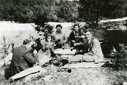 Georg Iversen med familie raster på biltur til Oslo