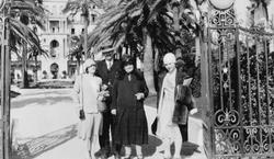 Klara og Christian Wilhelm Thams, Eugenie Thams og Katta Bje