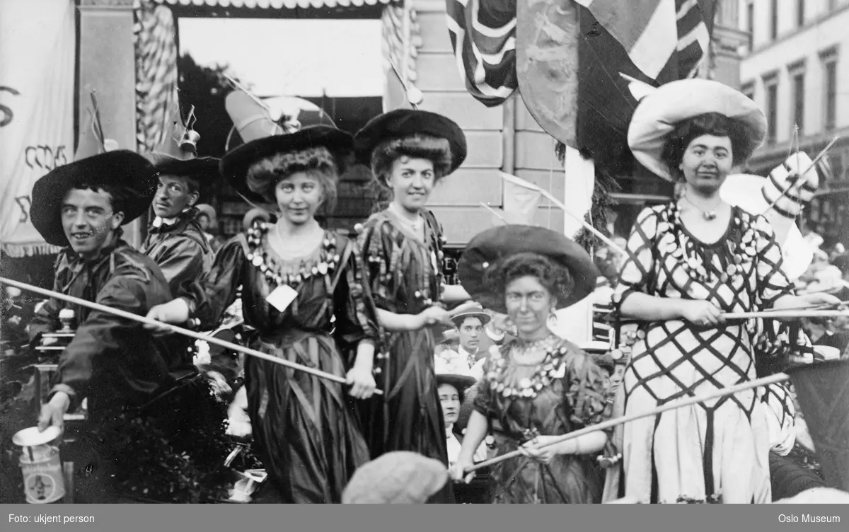 Barnehjelpsdagen 1908, opptog, mennesker