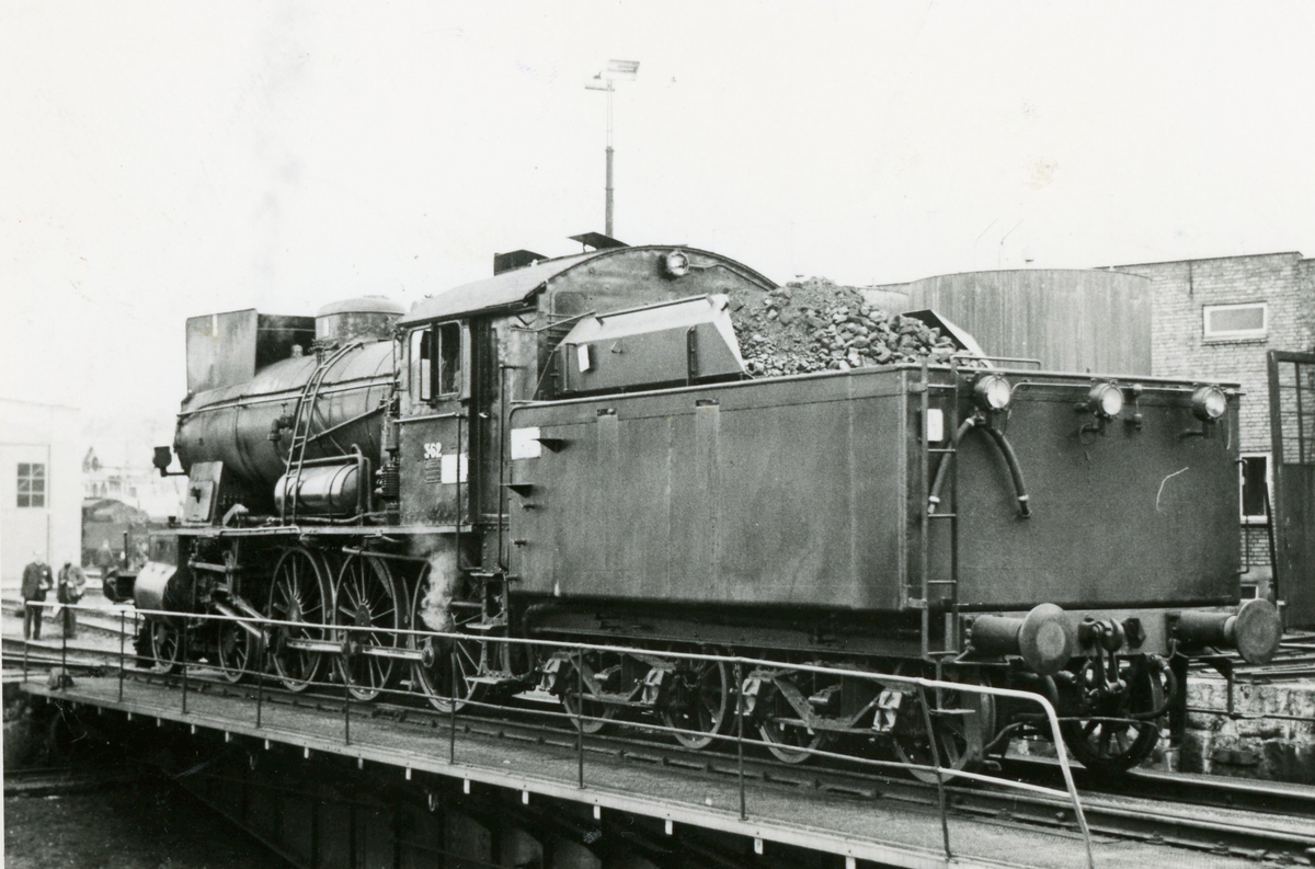 Damplokomotiv type 30b nr. 362 på Hamar stasjon. Lokomotivet er trukket frem for fotografering i forbindelse med Svenska Järnvägsklubbens veterantogstur.