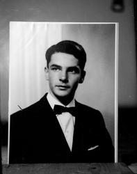 Ung mann. Portrett. Repro.