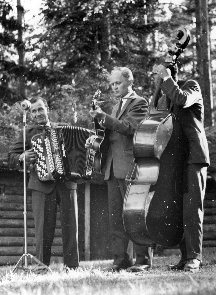Utflytterdagen 1959.
Bjarnes trio