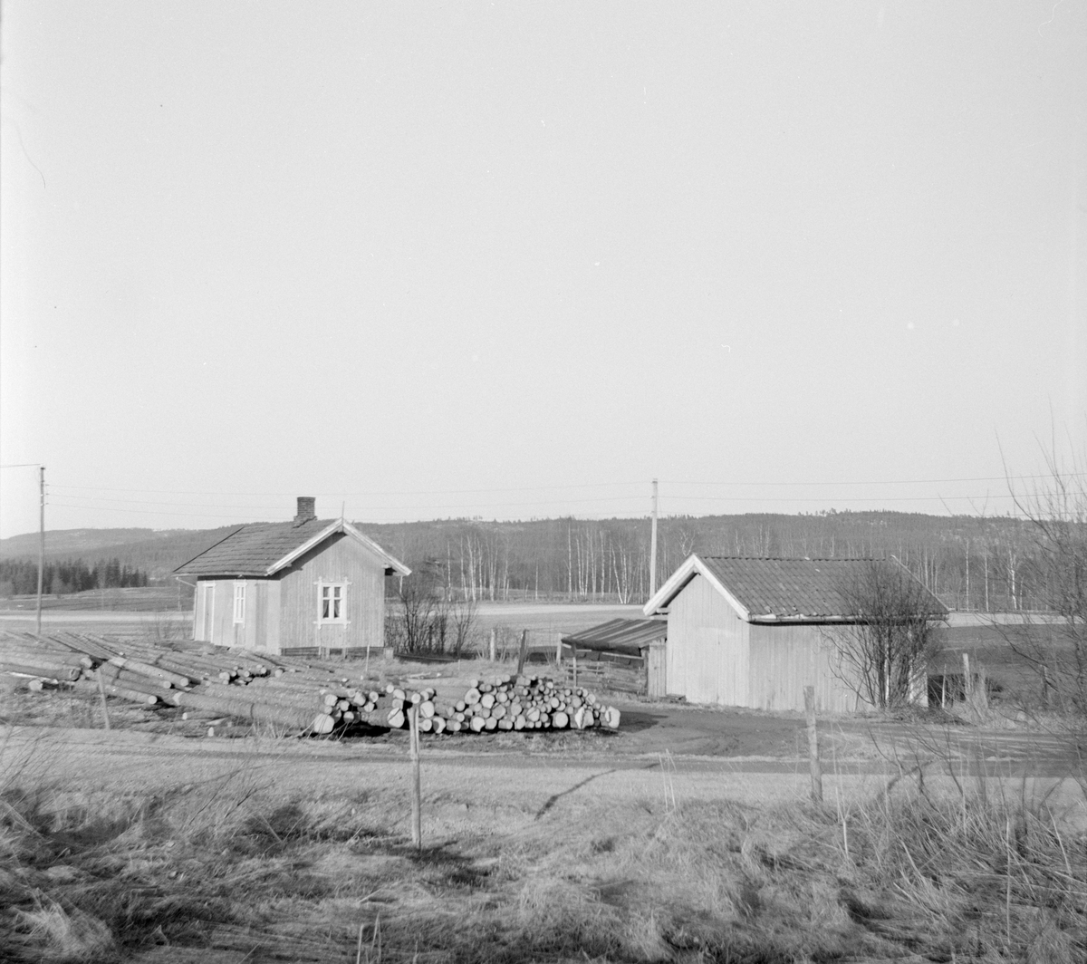 Ved Hornåseng stasjon åtte år etter Urskog-Hølandsbanens nedleggelse.