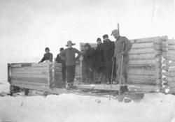 Bildet er trolig tatt på begynnelsen av 1900-tallet. Flere m