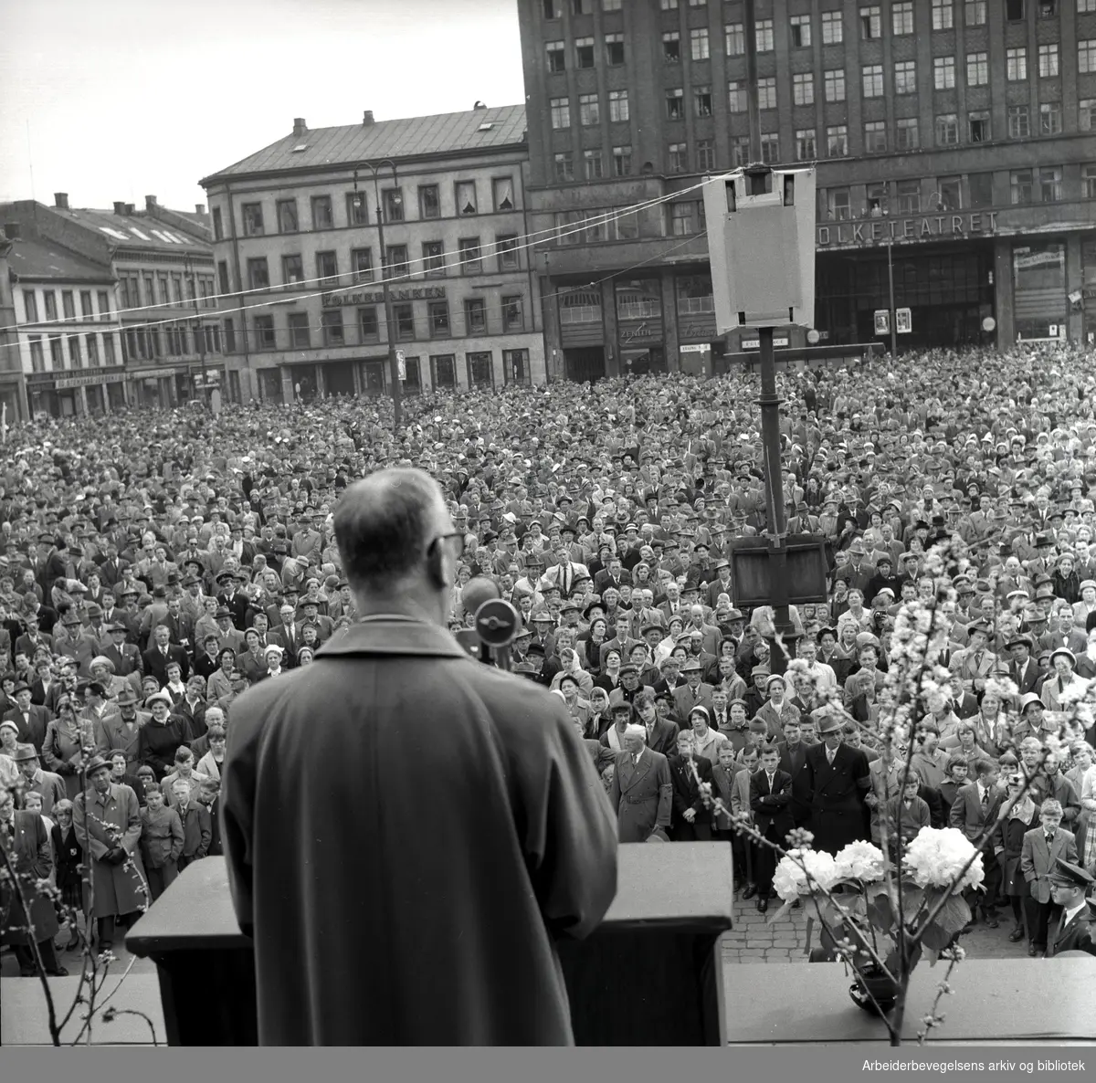 1. mai 1959, Nils Langhelle taler på Youngstorget.