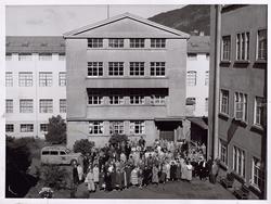 Ein del av arbeidarane ved Trengereid Fabrikker avd. Solheim