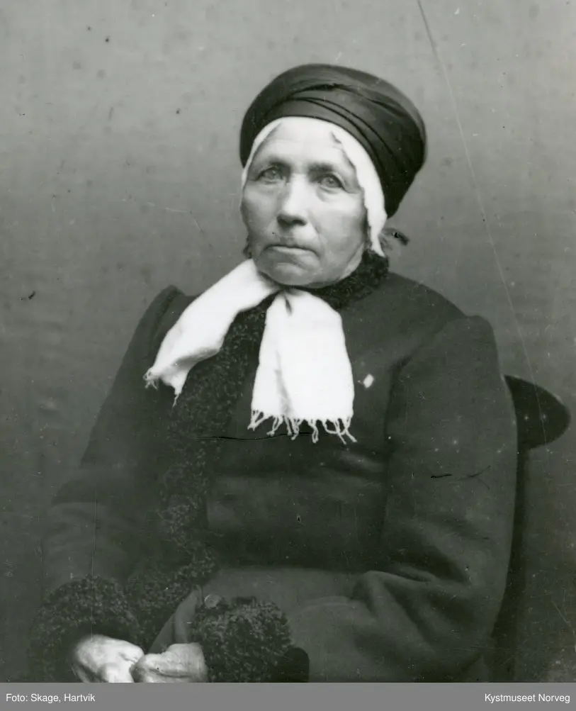 Eldre ukjent kvinne med skaut